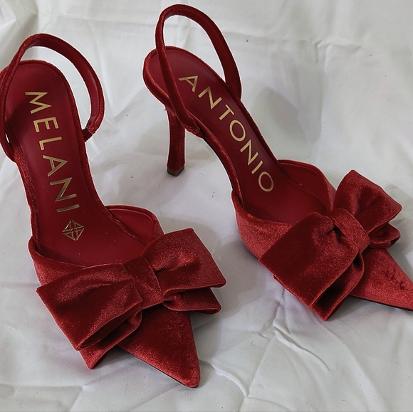 Antonio Melani Gentry Red Velvet Bow Slingback Pumps - Picture 4 of 9